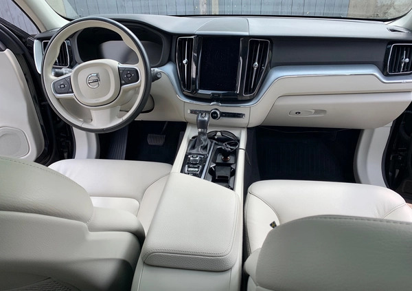 Volvo XC 60 cena 120000 przebieg: 132000, rok produkcji 2017 z Suchowola małe 191